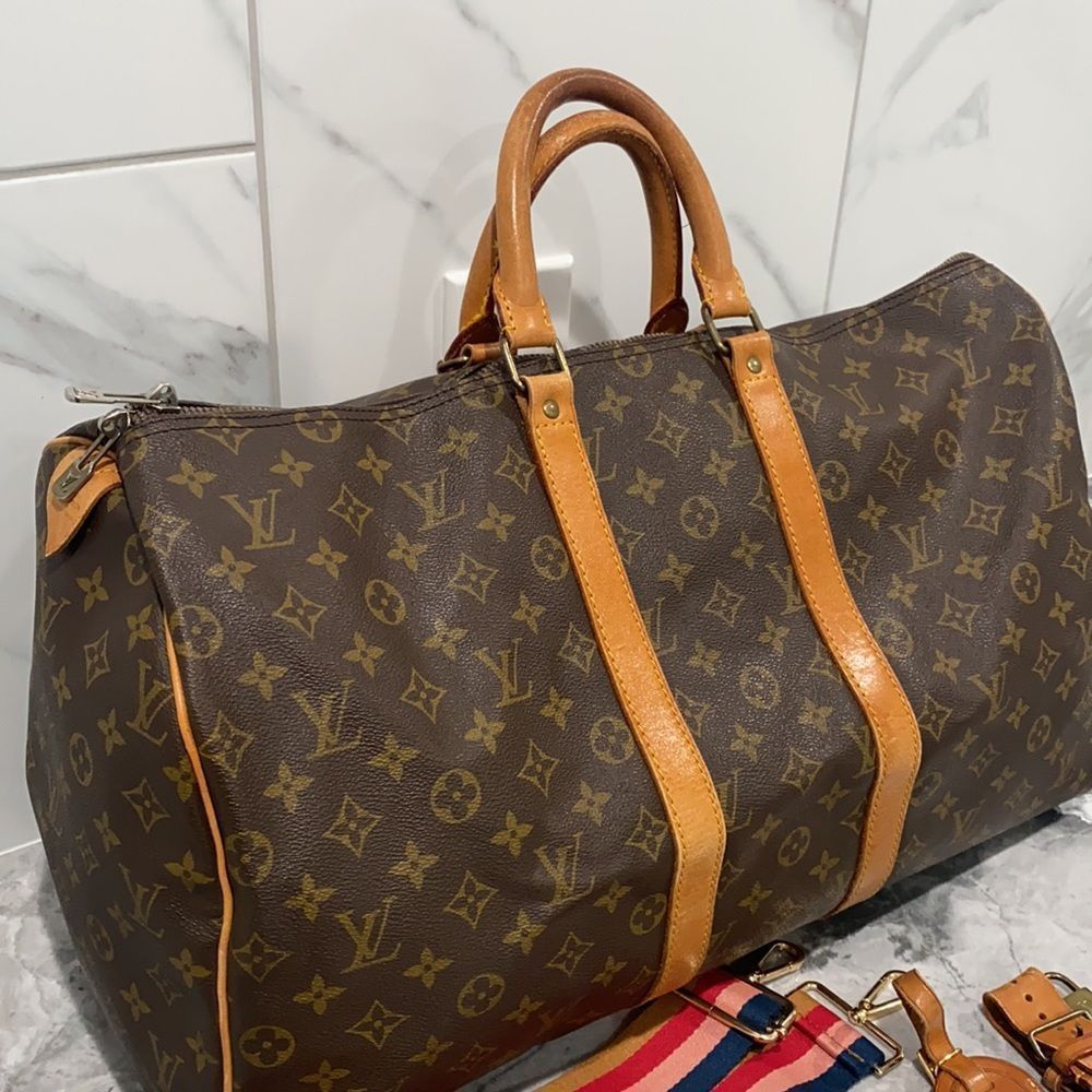 LOUIS VUITTON
Monogram Keepall 50 duffel travel bag 
Est. Retail $2,100.…